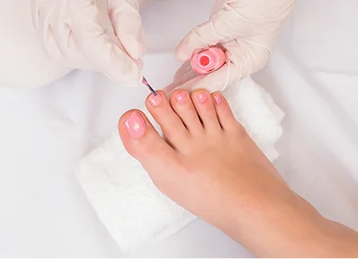 woman-getting-her-toenails-painted
